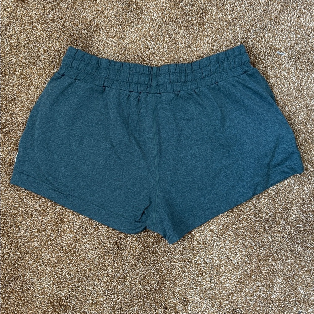 Vuori Halo Shorts (Old version) - Picture 2 of 3